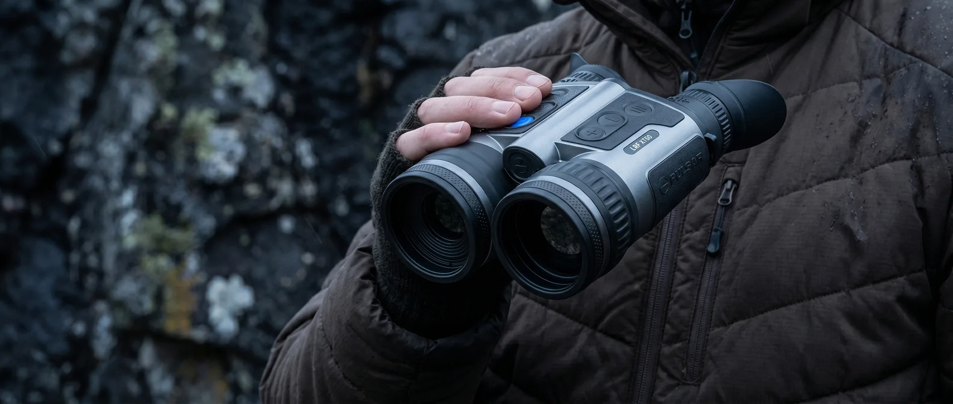 Hendur með Pulsar Merger hitasjónauka-kíki